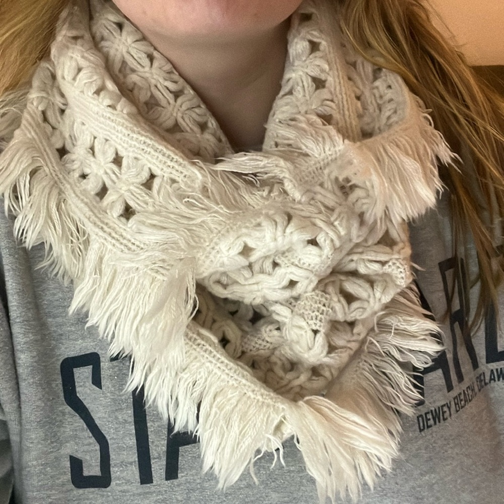 White American Eagle, neck scarf. Fringe bottom